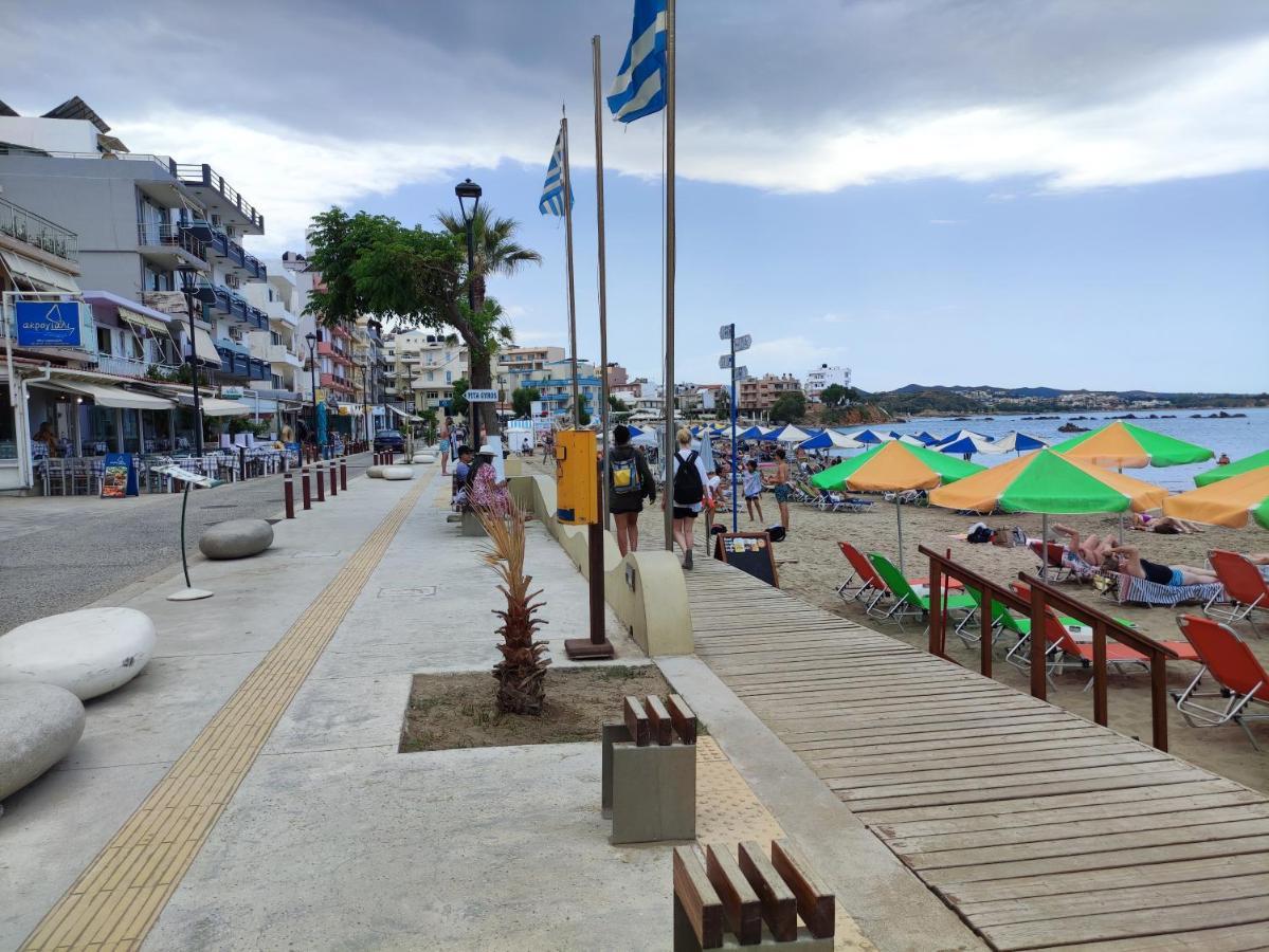 Steps From The Beach Aprt La Canea Esterno foto