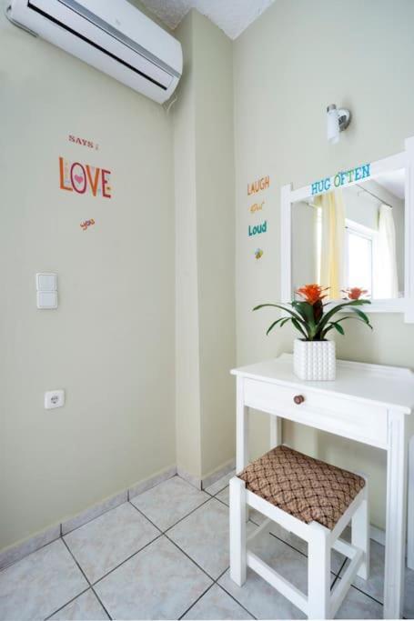 Steps From The Beach Aprt La Canea Esterno foto